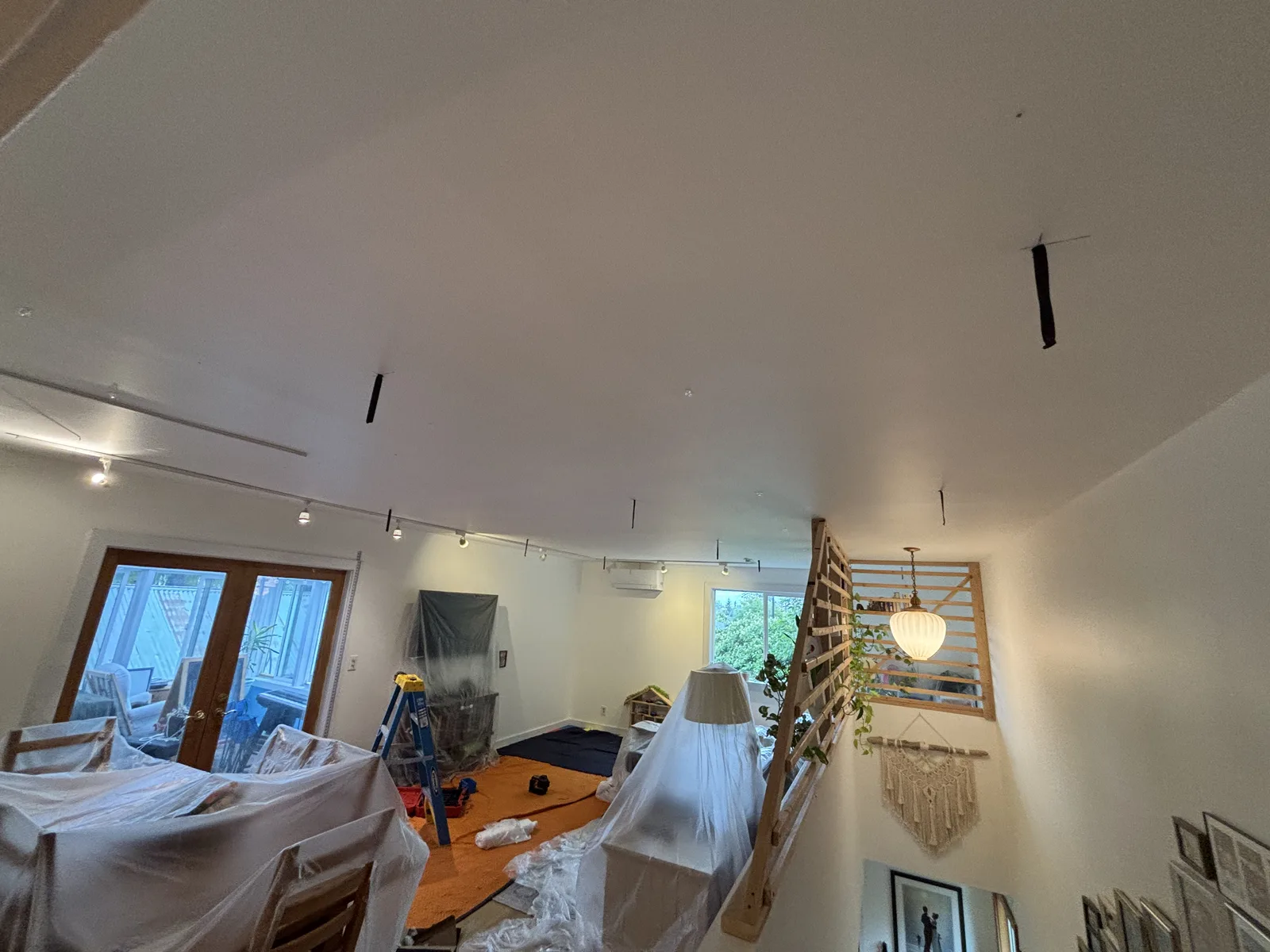 Living room with original ceiling lighting before a recessed lighting installation