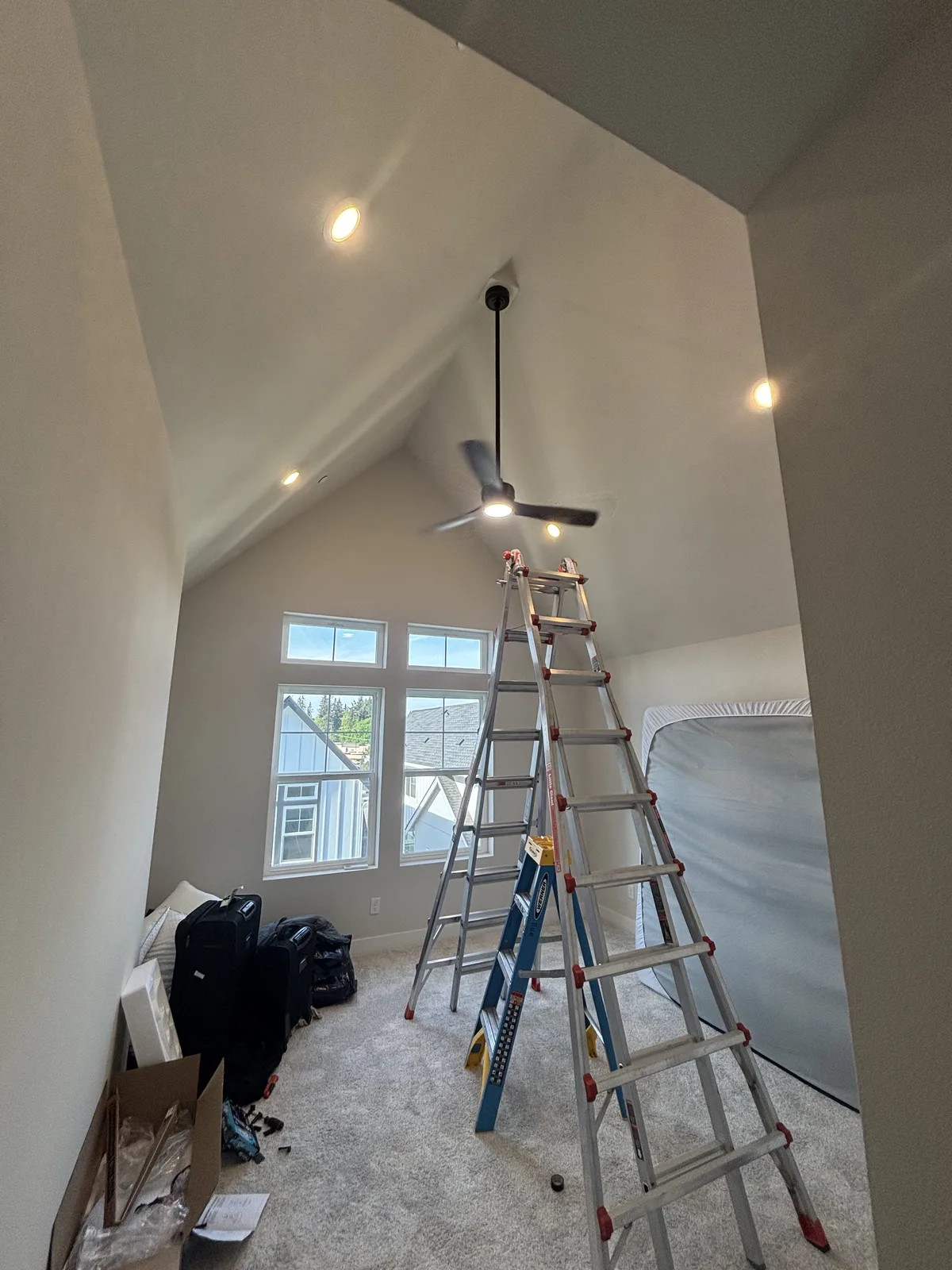Ceiling fan on a vaulted ceiling in a great room during installation